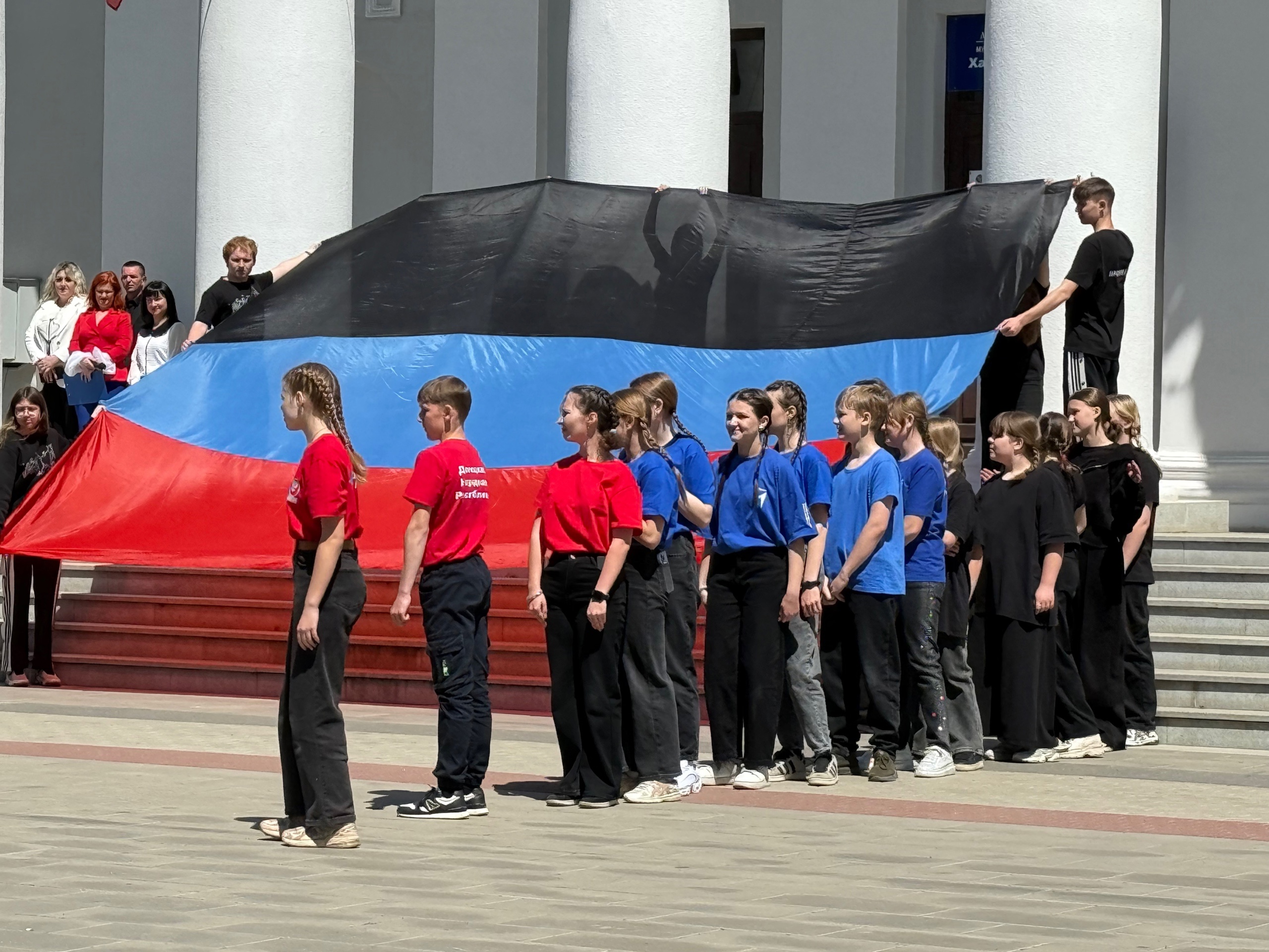 Праздничный флешмоб ко Дню Республики.